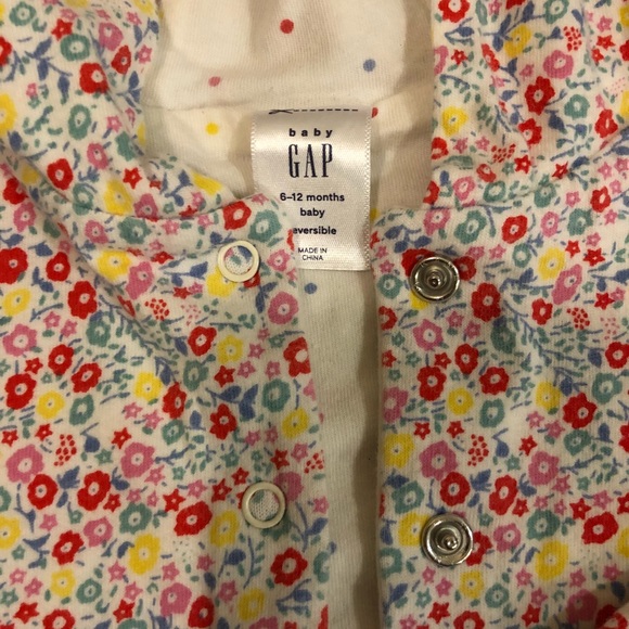 GAP reversible hooded button up - Picture 2 of 5